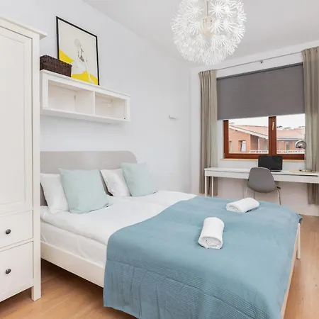 Neptun Park Spacious 3-bedroom By Renters * Gdansk