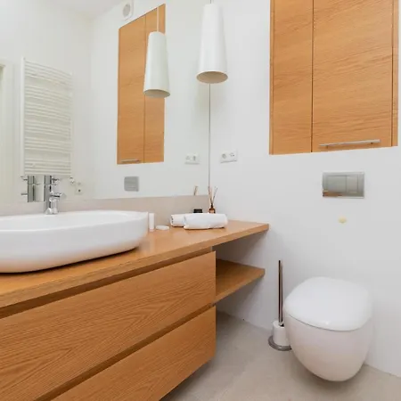 Neptun Park Spacious 3-bedroom By Renters Apartment *