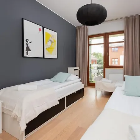 Neptun Park Spacious 3-bedroom By Renters Gdansk