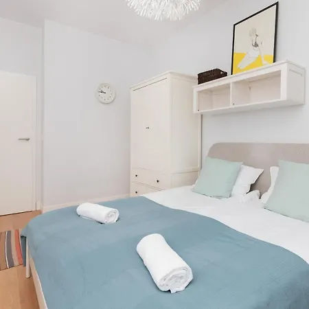Neptun Park Spacious 3-bedroom By Renters Apartment *